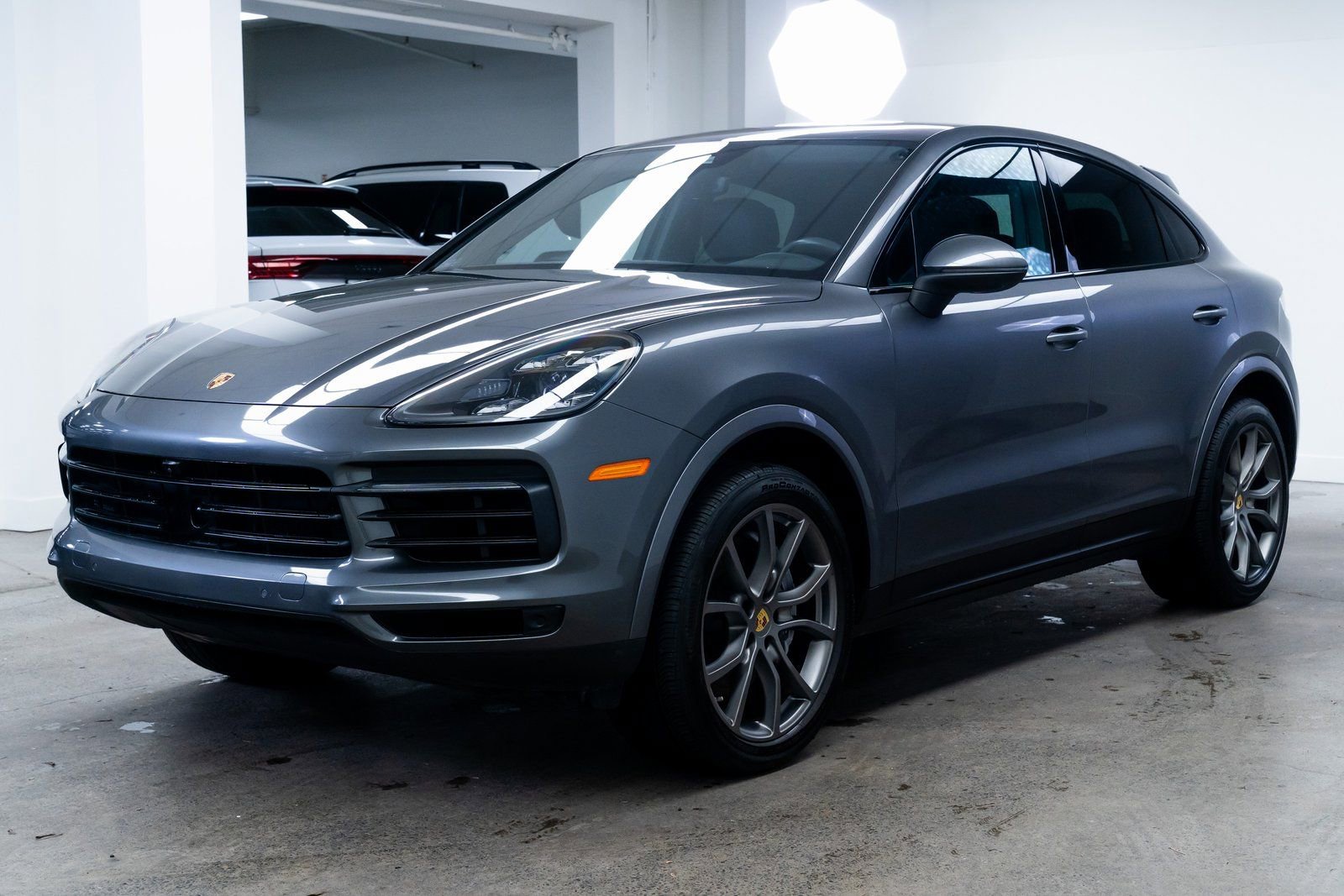 Used 2022 Porsche Cayenne Coupe image 3