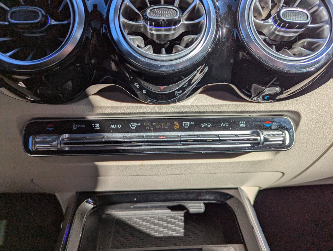 Used 2022 Mercedes-Benz EQB 300 4MATIC image 24