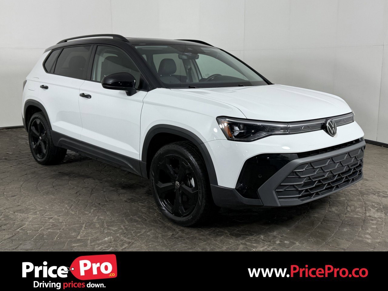 Used 2025 Volkswagen Taos SE AWD/4WD image 1