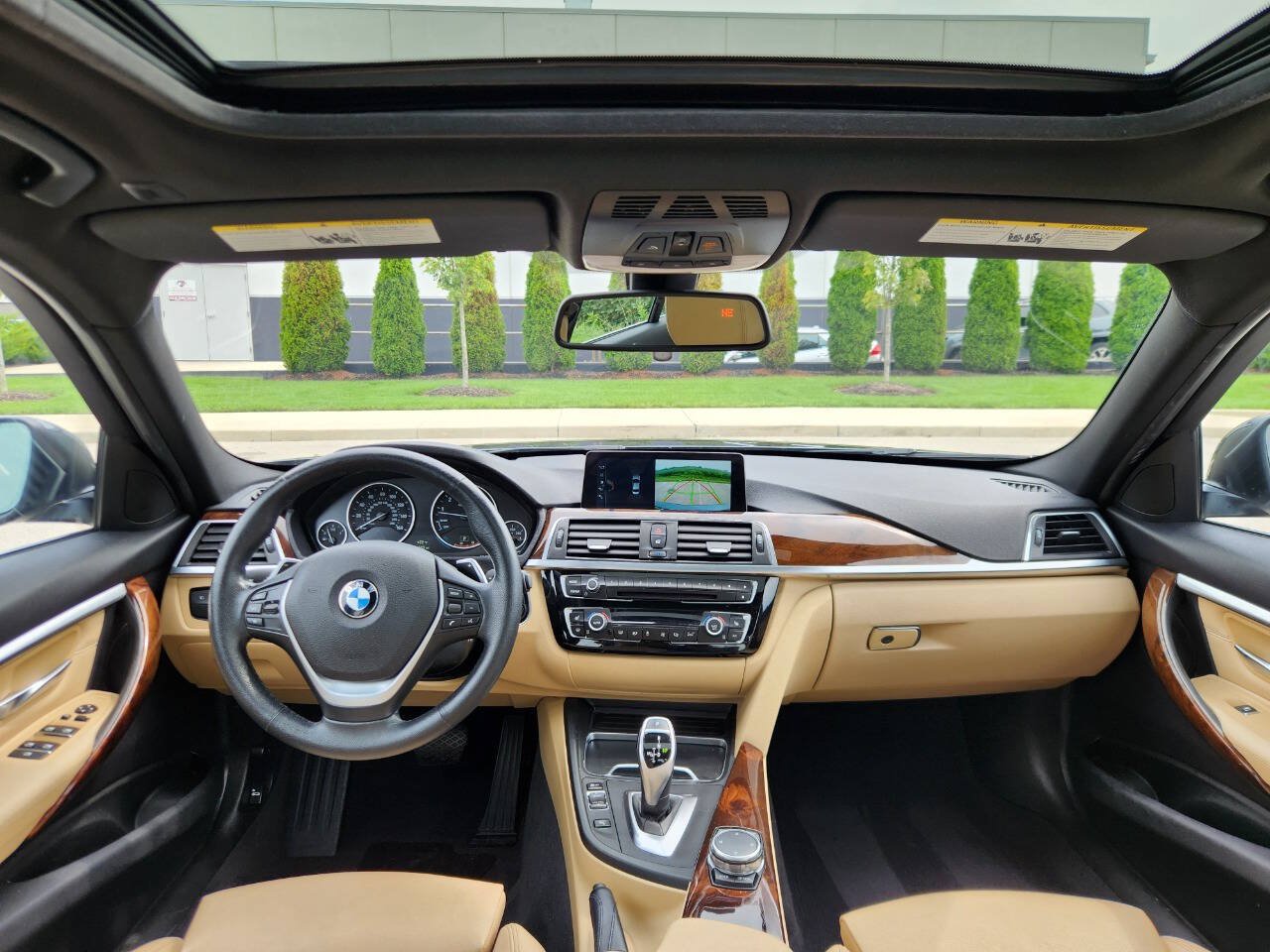 Used 2017 BMW 330i xDrive Sedan AWD/4WD image 7