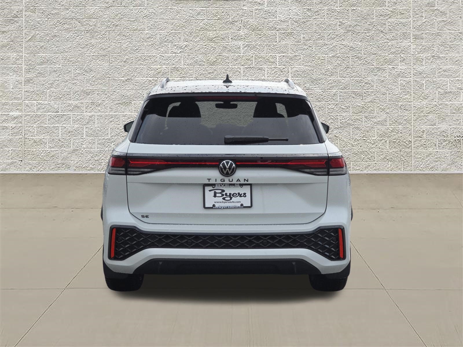 New 2026 Volkswagen Tiguan SE R-Line FWD image 6