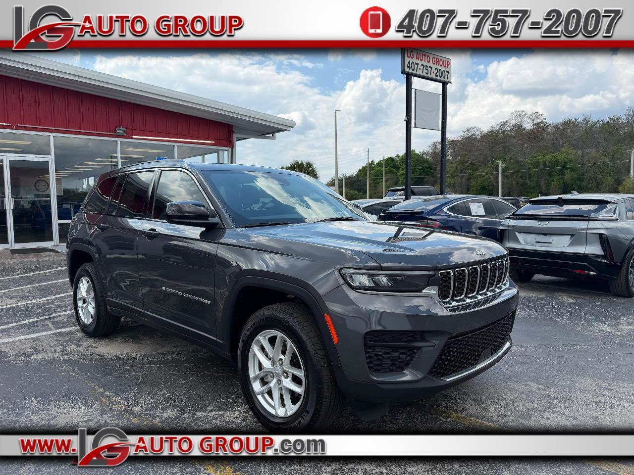 Used 2025 Jeep Grand Cherokee Laredo X image 1