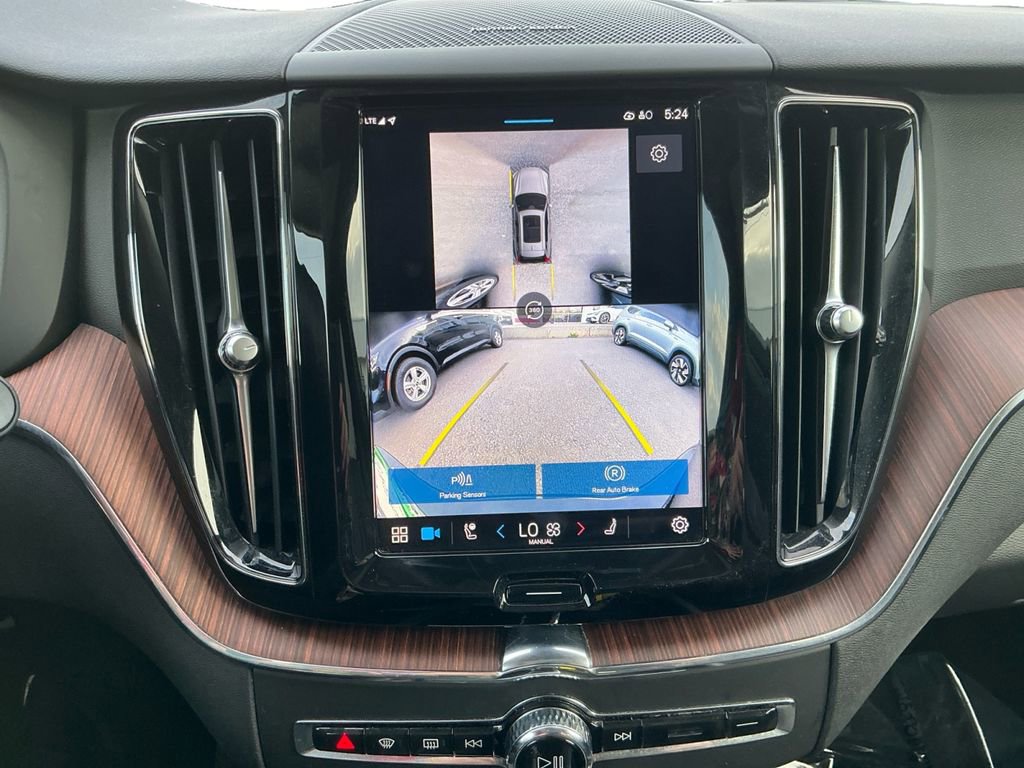 Used 2024 Volvo XC60 B5 Plus image 17