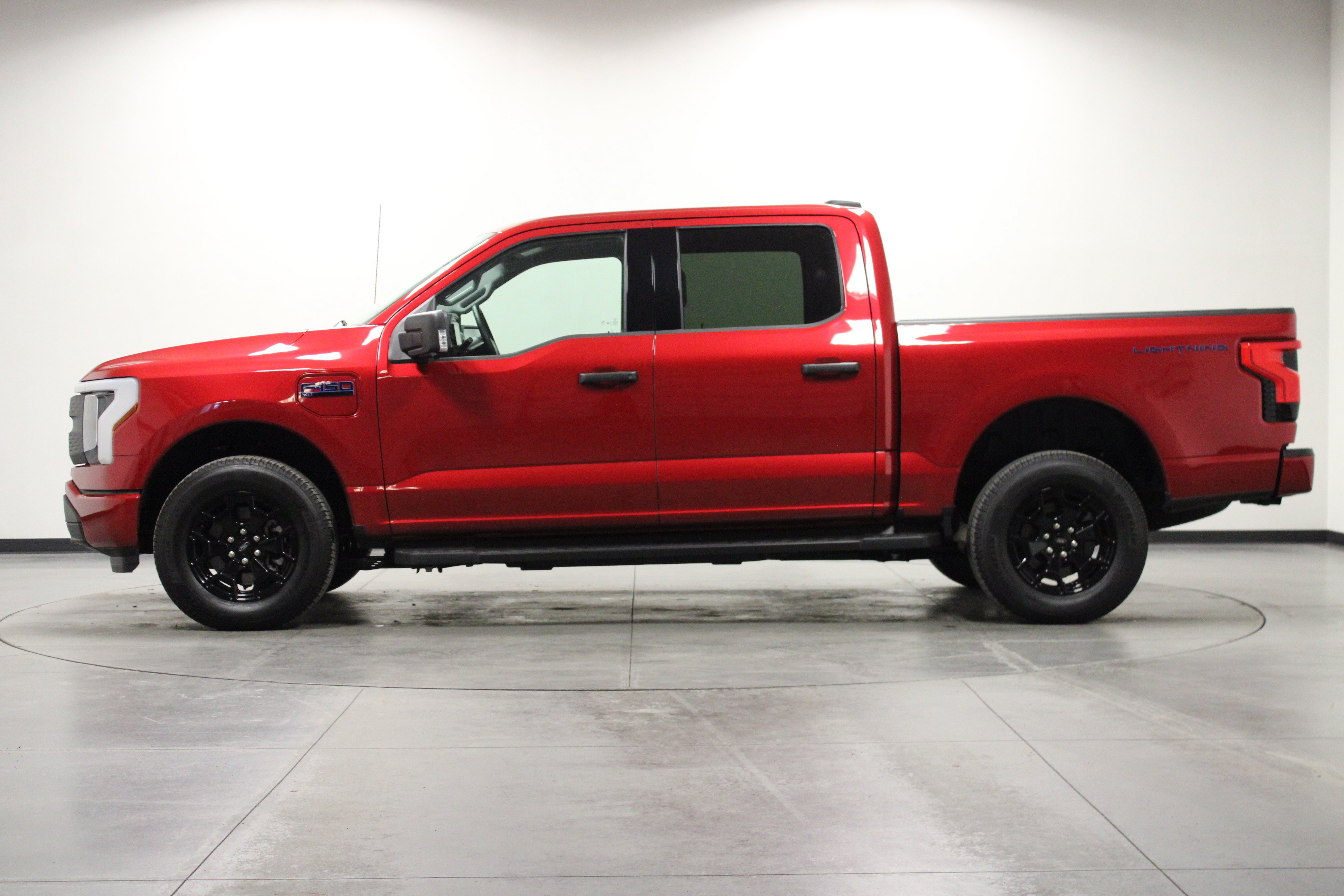 Used 2025 Ford F150 Lightning XLT AWD/4WD image 7