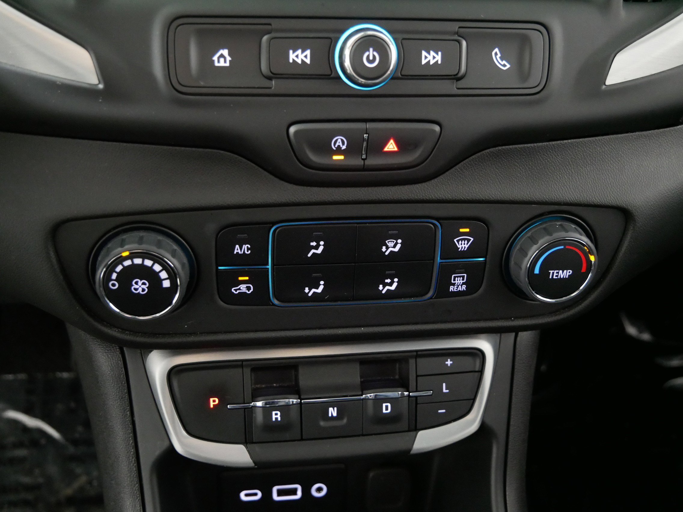 Used 2024 GMC Terrain SLE image 23