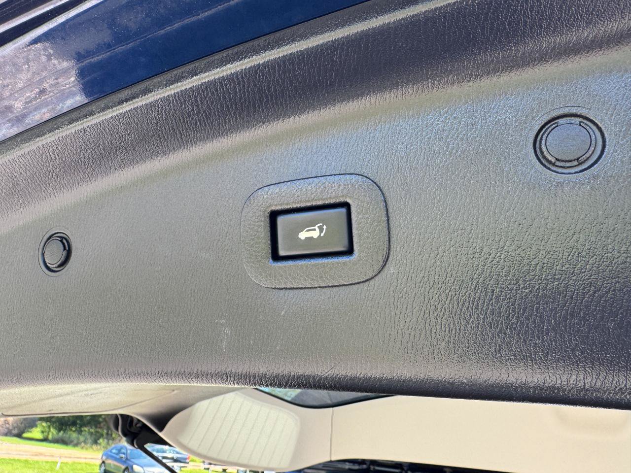 Used 2018 Nissan Armada Platinum w/ Captain Seat Package RWD image 17
