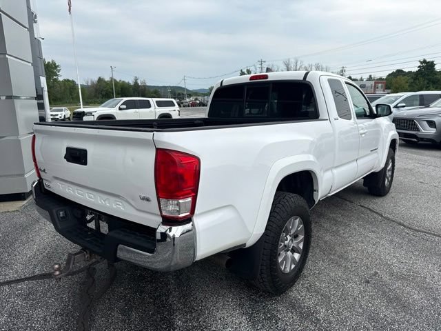 Used 2017 Toyota Tacoma SR5 AWD/4WD image 7