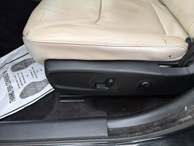 Used 2015 Chrysler 300 C RWD image 20
