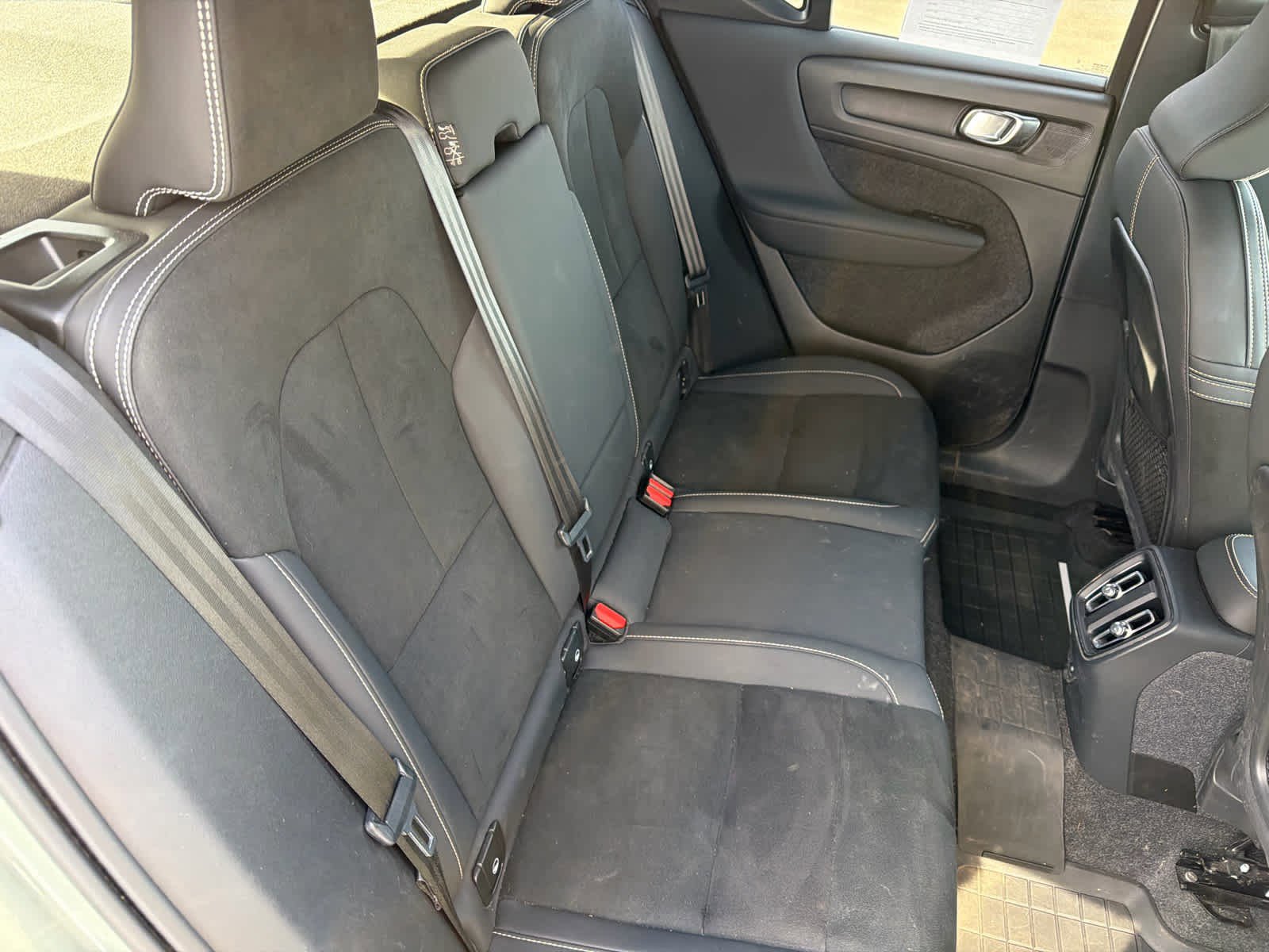 Used 2023 Volvo XC40 Recharge Plus w/ Protection Package Premier image 8