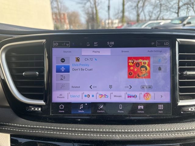 Used 2023 Chrysler Pacifica Touring-L image 25