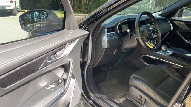 Certified 2024 Jaguar F-PACE R-Dynamic S AWD/4WD image 4