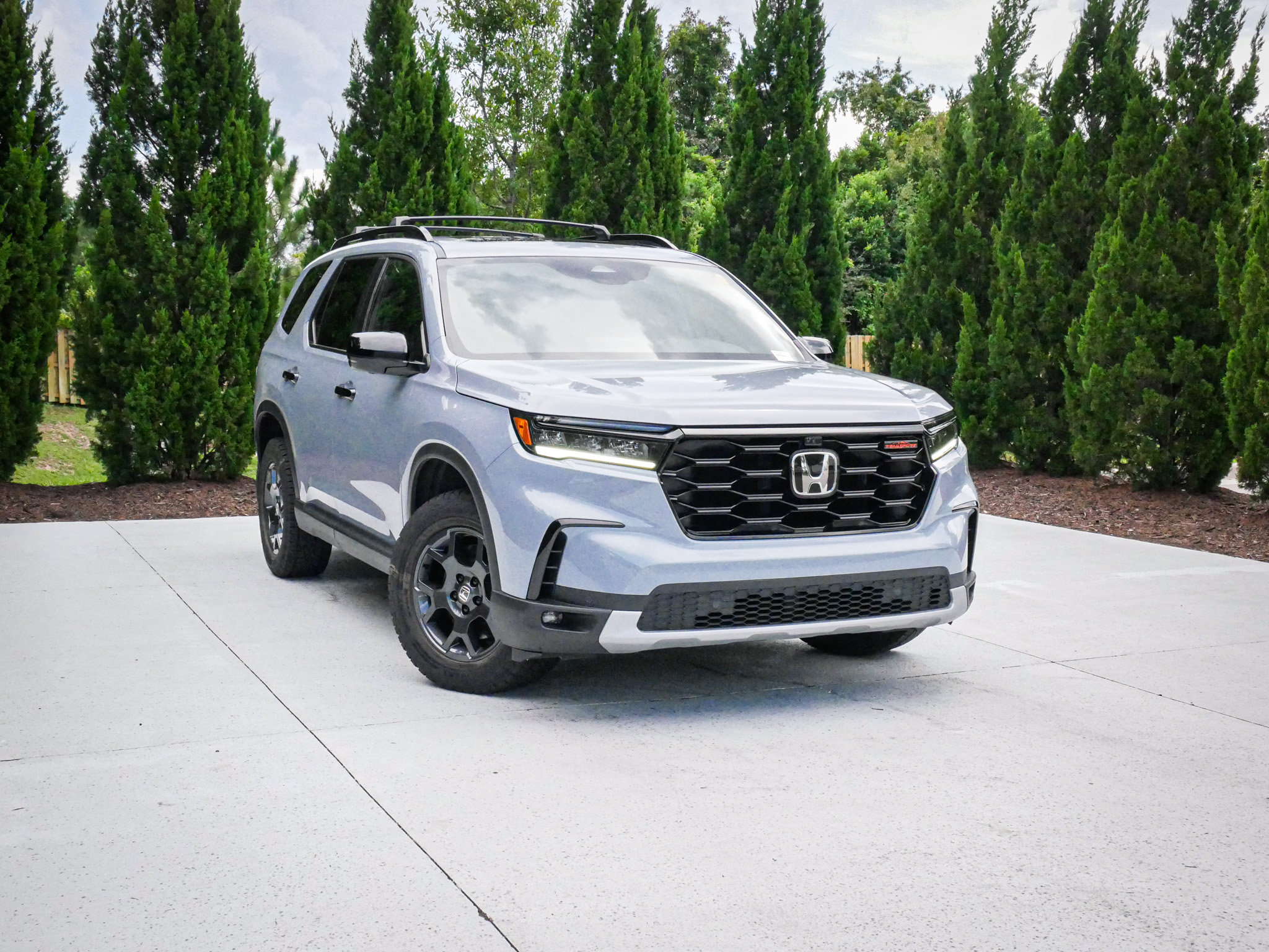 Used 2025 Honda Pilot TrailSport image 2