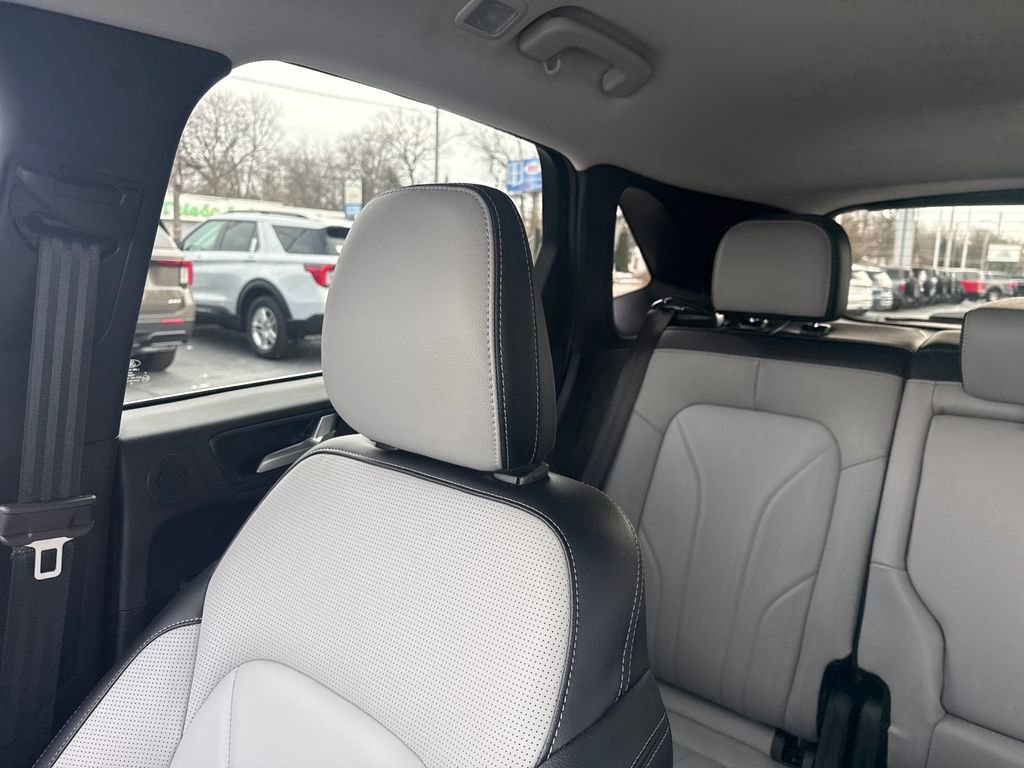 Used 2025 Ford Escape Platinum w/ Premium Technology Package image 45