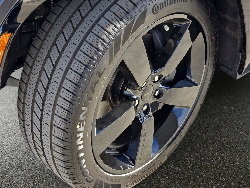 New 2026 Land Rover Defender 130 X-Dynamic SE image 34