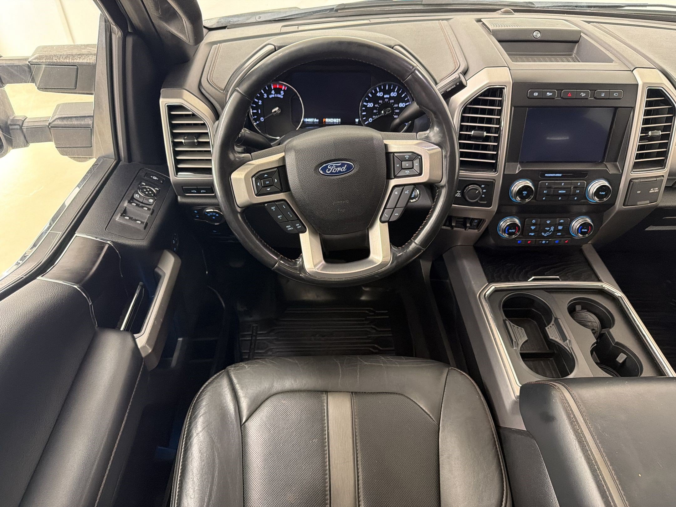 Used 2019 Ford F250 Platinum w/ Platinum Ultimate Package AWD/4WD image 27