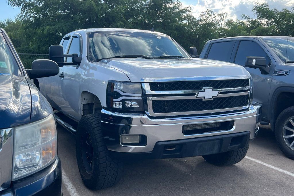 Used 2013 Chevrolet Silverado 3500 LT image 2
