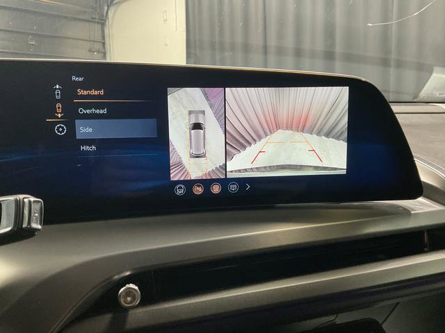 Used 2026 Cadillac Vistiq Sport image 23