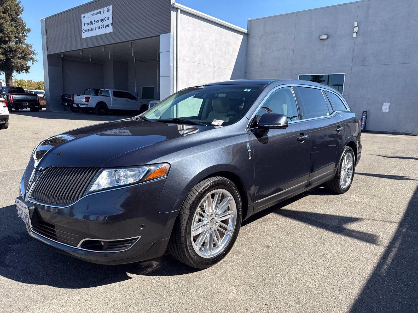 Used 2013 Lincoln MKT AWD image 1