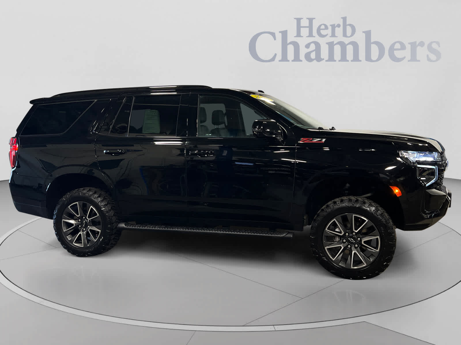Used 2023 Chevrolet Tahoe Z71 w/ Luxury Package AWD/4WD image 5