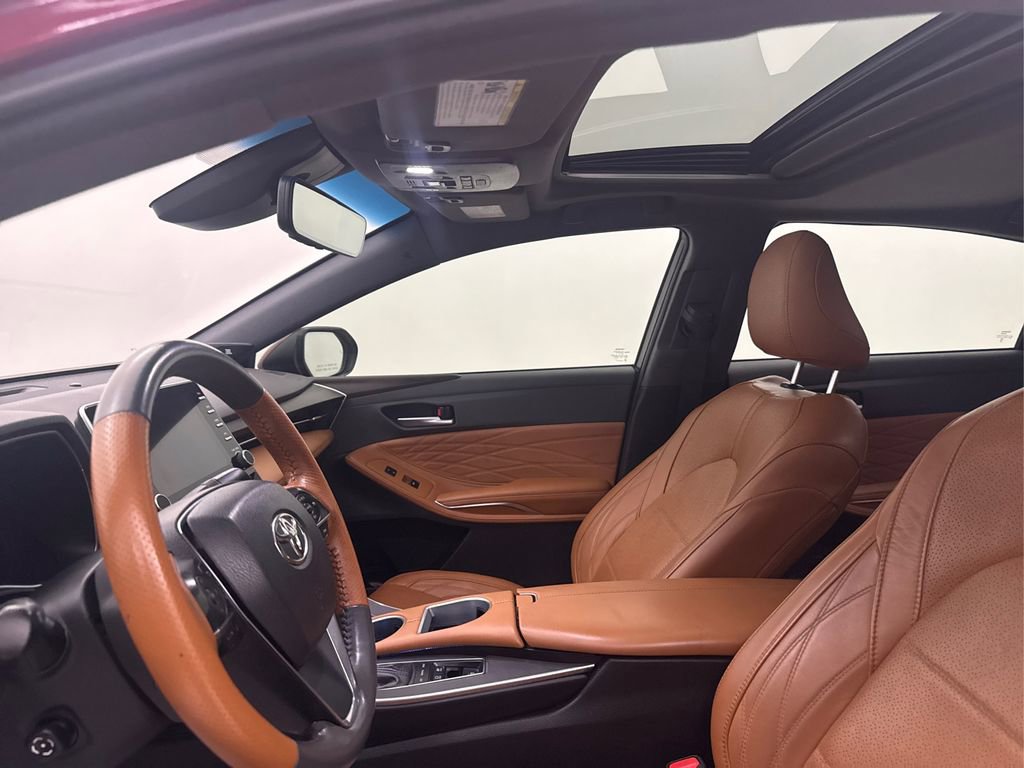Used 2019 Toyota Avalon Limited image 30