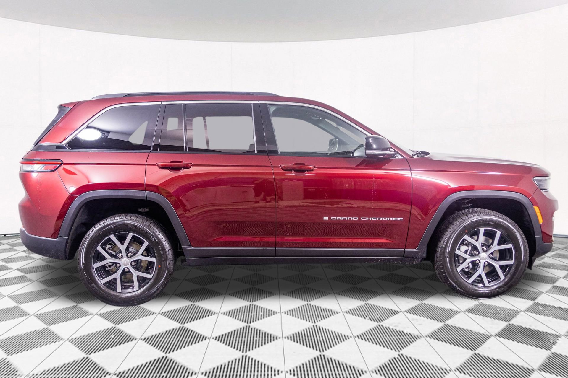 New 2025 Jeep Grand Cherokee Limited image 7
