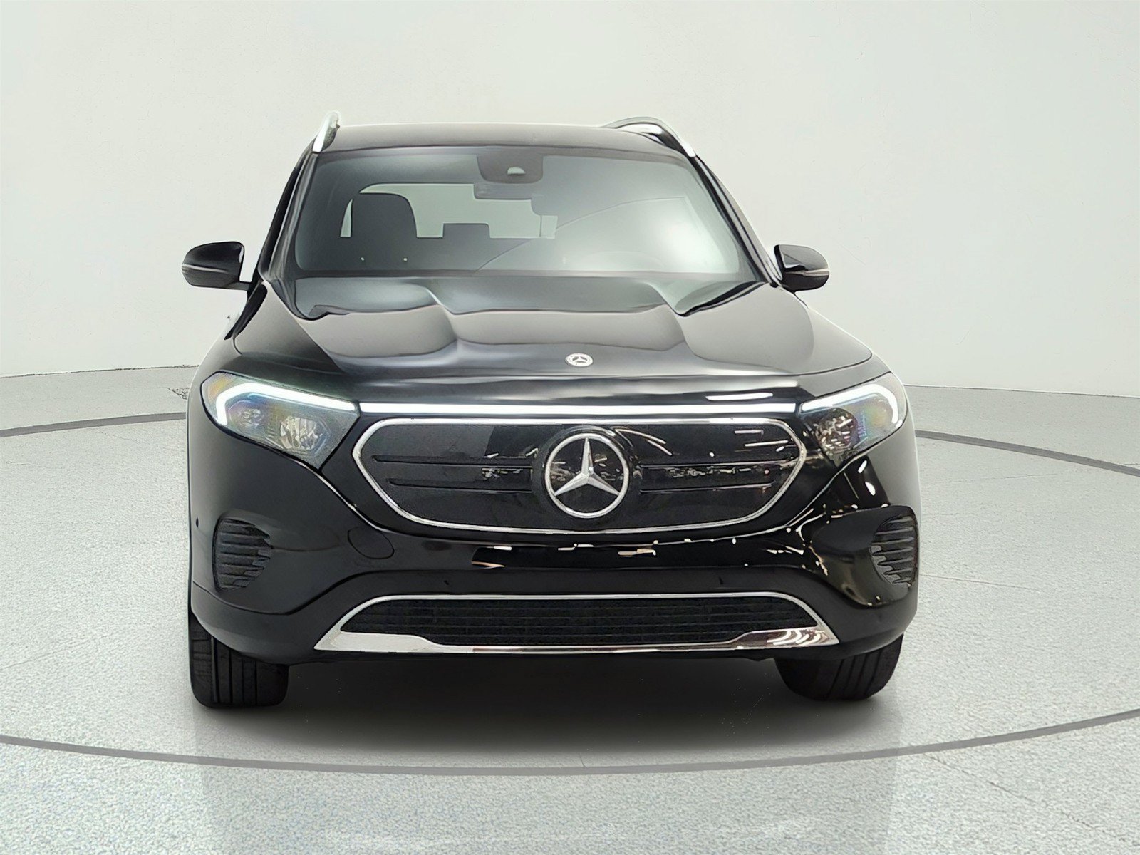 Used 2023 Mercedes-Benz EQB 300 4MATIC image 2