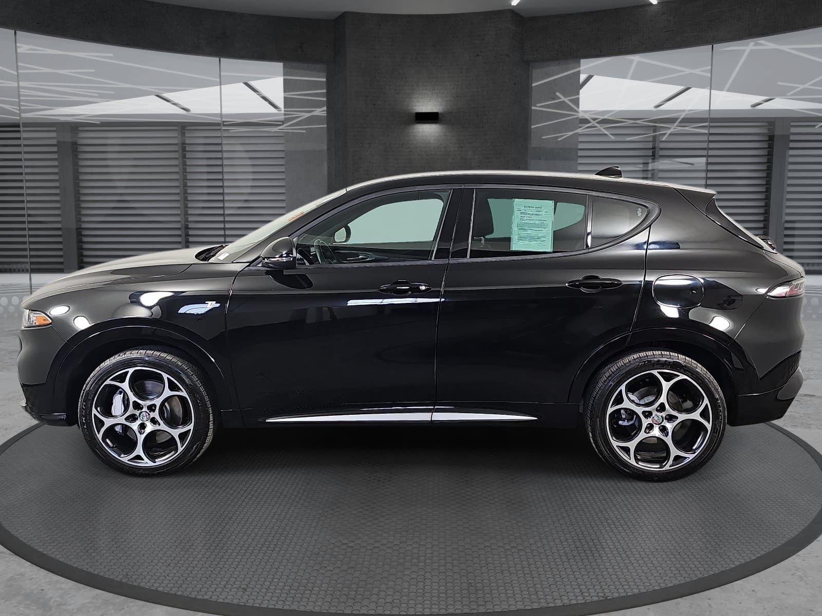 Used 2024 Alfa Romeo Tonale Ti w/ Premium Interior Package AWD/4WD image 8