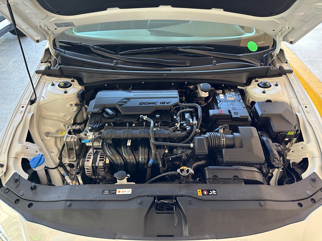 Used 2025 Hyundai Elantra SE image 32