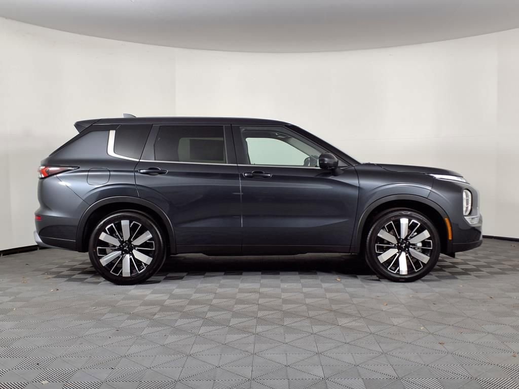 Used 2025 Mitsubishi Outlander SE FWD image 27