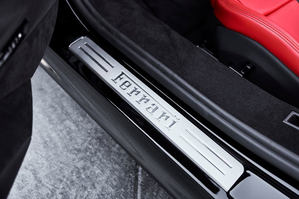 Used 2024 Ferrari SF90 Spider image 43