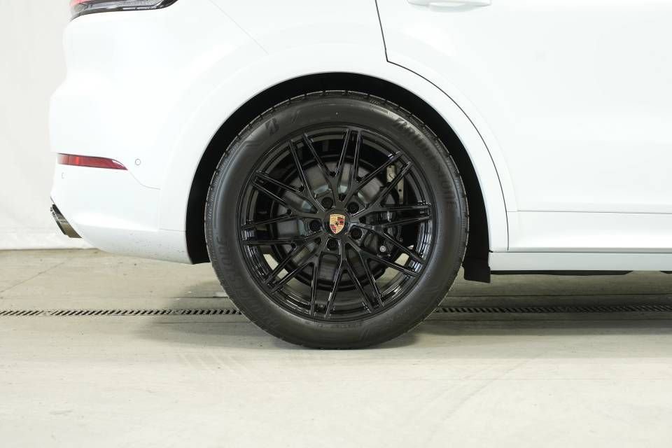 New 2026 Porsche Cayenne GTS image 42