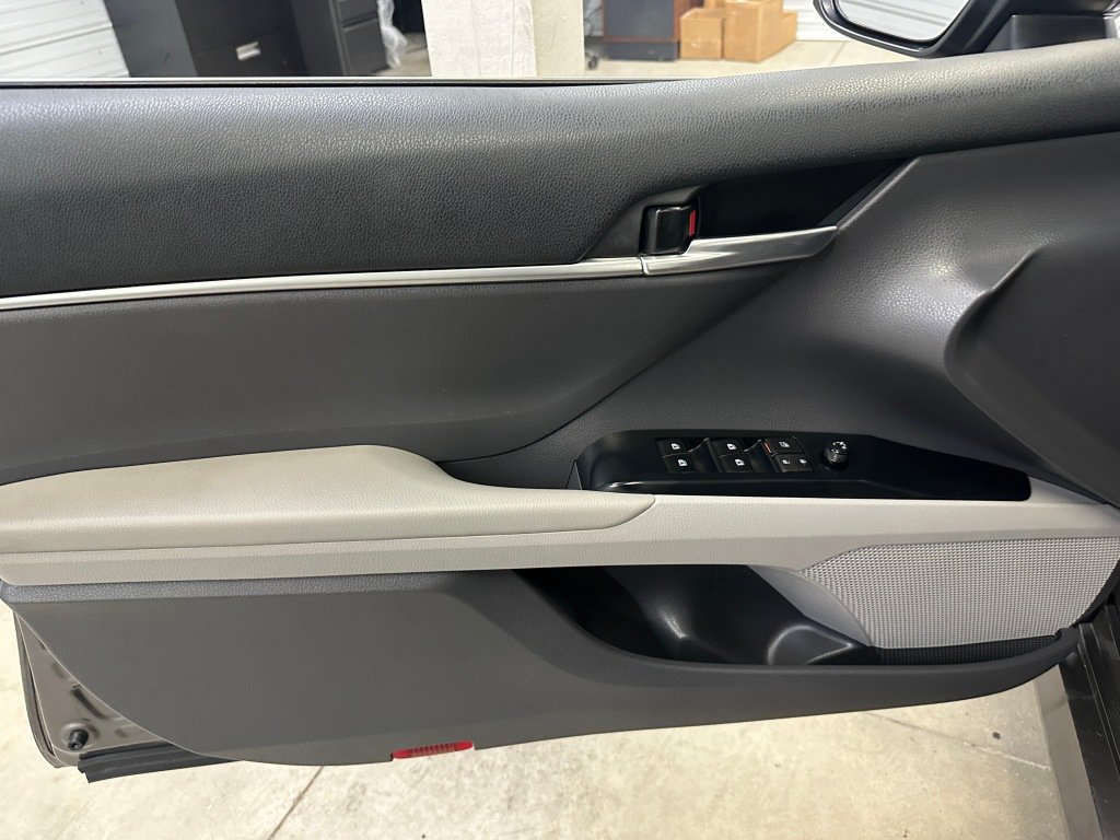 Used 2020 Toyota Camry LE FWD image 7