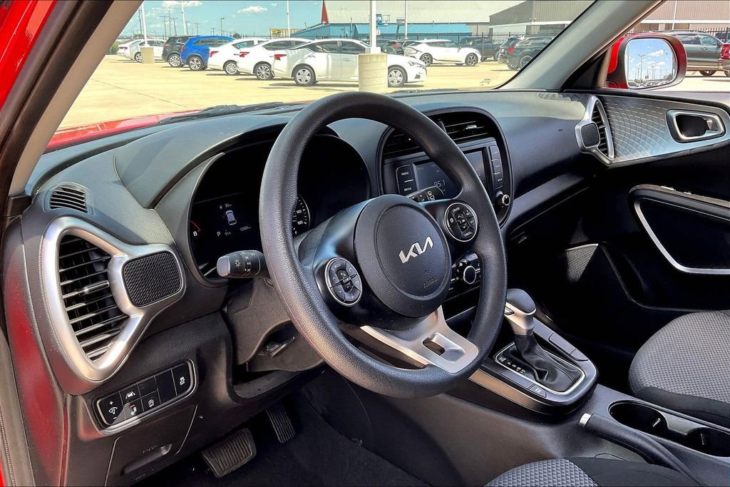 Certified 2022 Kia Soul LX w/ Technology Package image 14