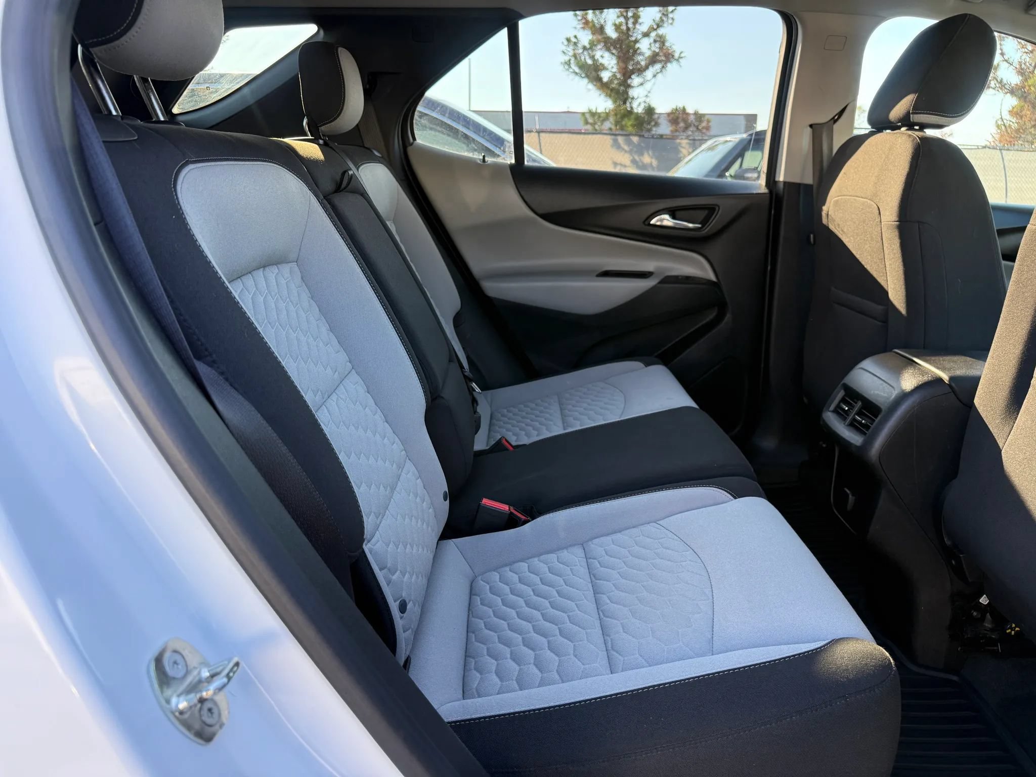 Used 2018 Chevrolet Equinox LT w/ LPO, Cargo Package AWD/4WD image 20