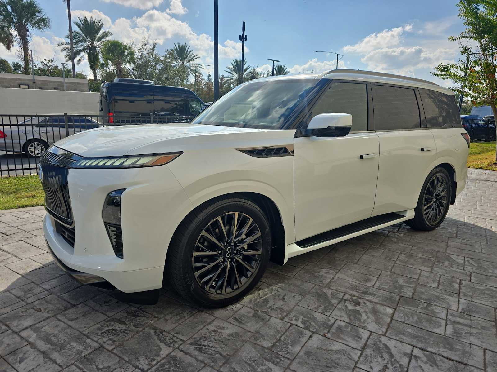 New 2026 INFINITI QX80 Autograph w/ Premium Cargo Package image 9