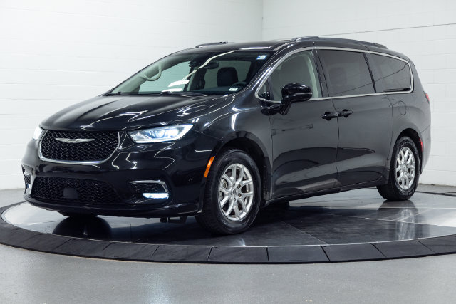 Used 2022 Chrysler Pacifica Touring-L FWD image 6
