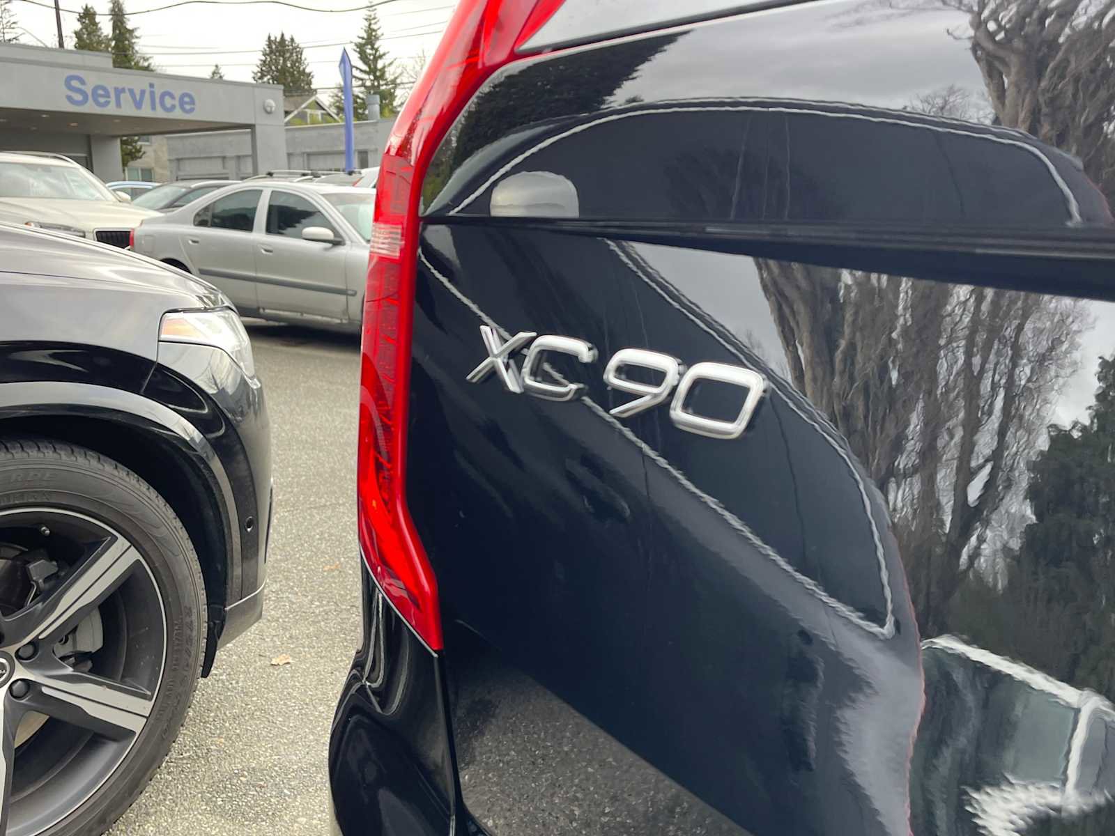 Used 2023 Volvo XC90 B6 Plus w/ Protection Package Premier image 10