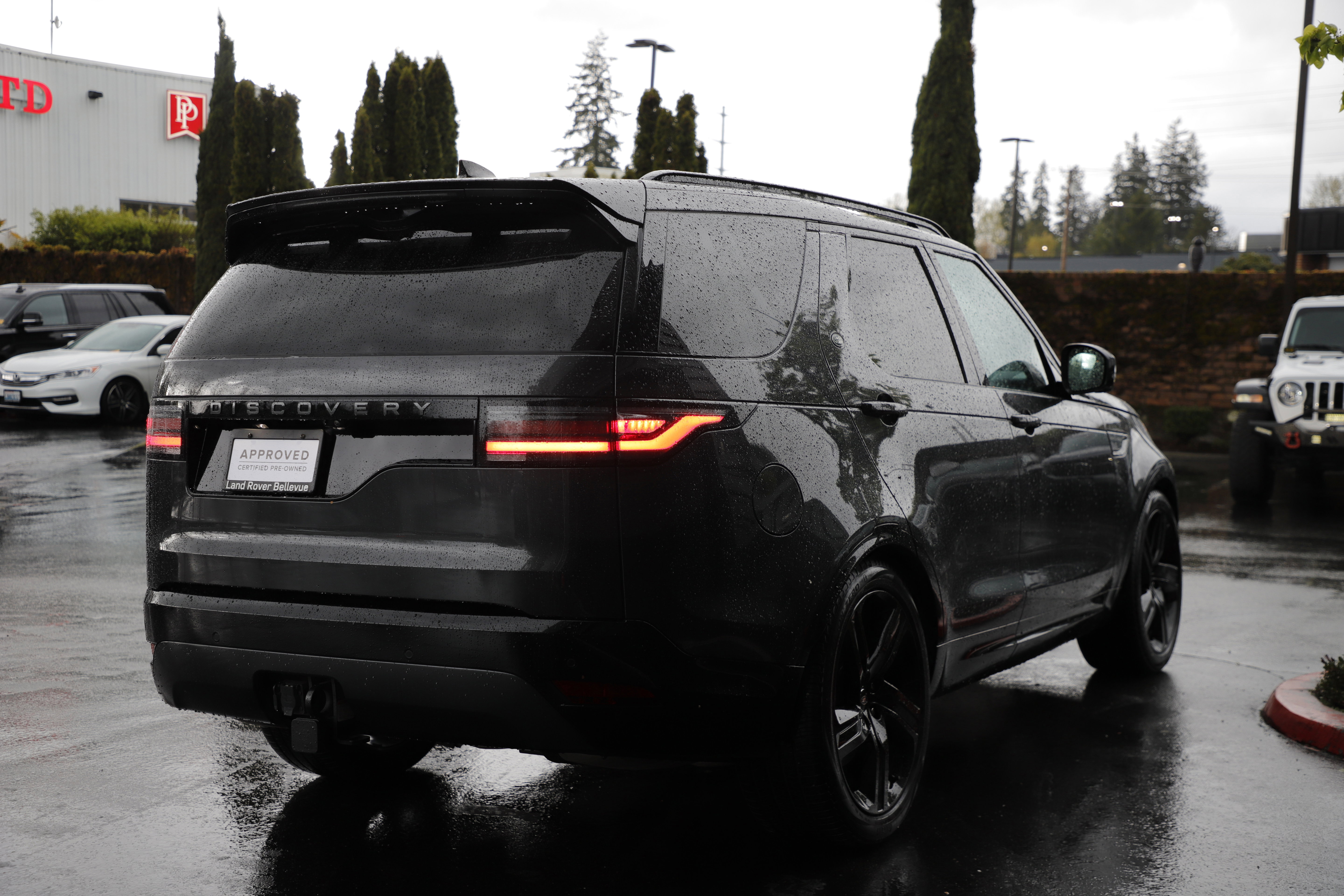 Certified 2025 Land Rover Discovery Dynamic SE image 10