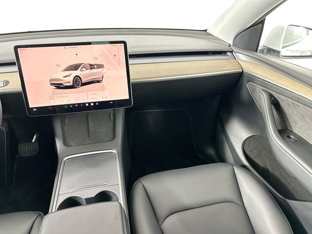 Used 2022 Tesla Model Y Long Range image 22