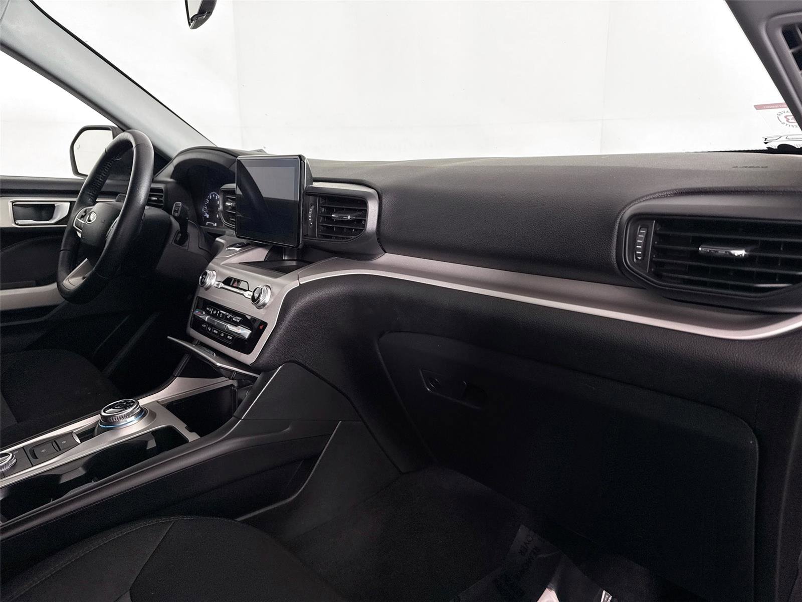 Used 2024 Ford Explorer XLT w/ Class IV Trailer Tow Package image 40