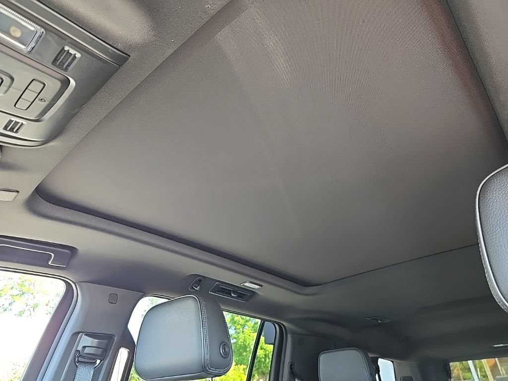 Used 2024 GMC Yukon XL Denali AWD/4WD image 42