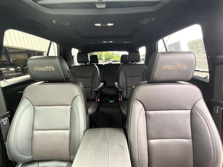 Used 2023 Chevrolet Traverse High Country AWD/4WD image 37