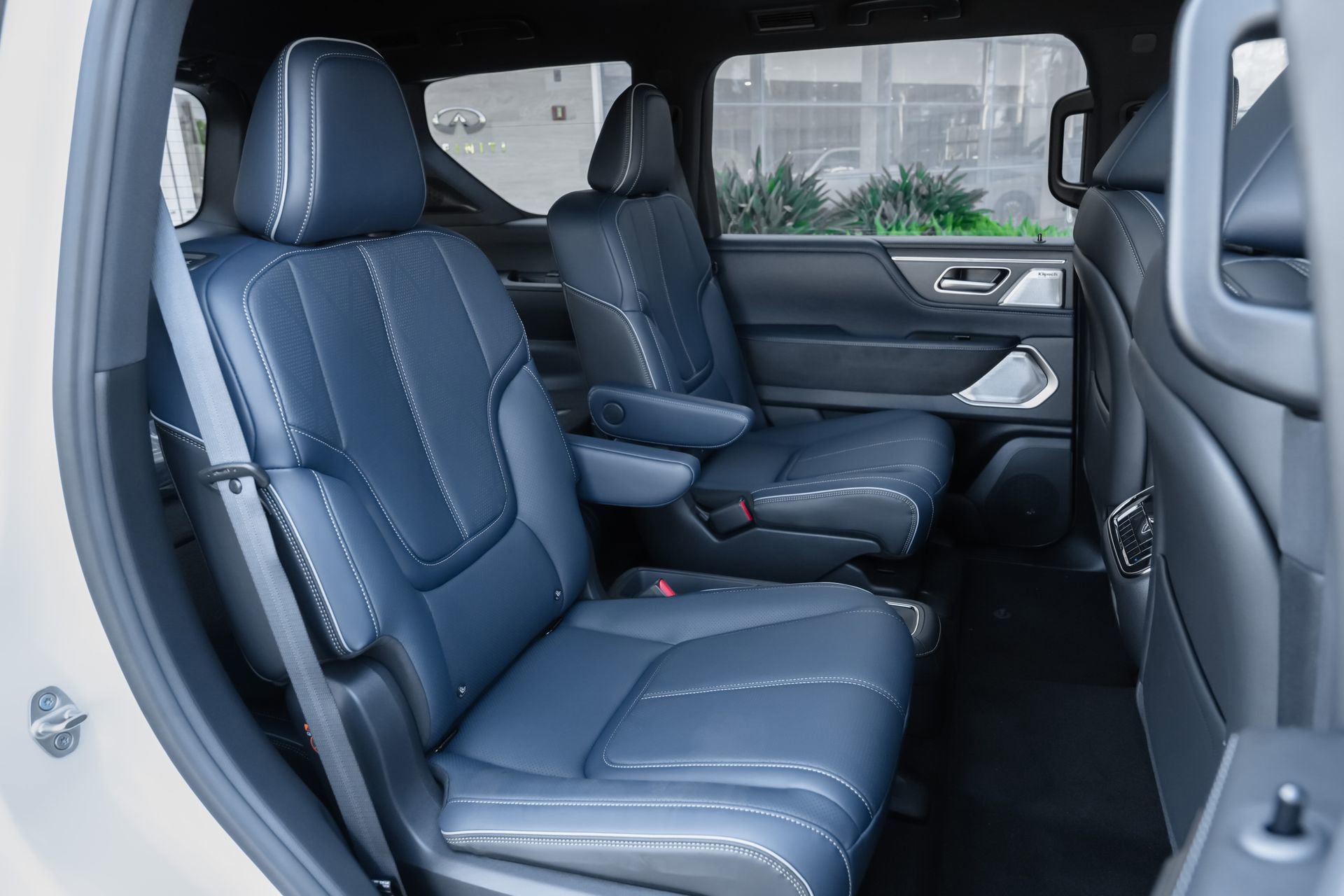 New 2026 INFINITI QX80 4WD w/ Sport Exterior Package image 30