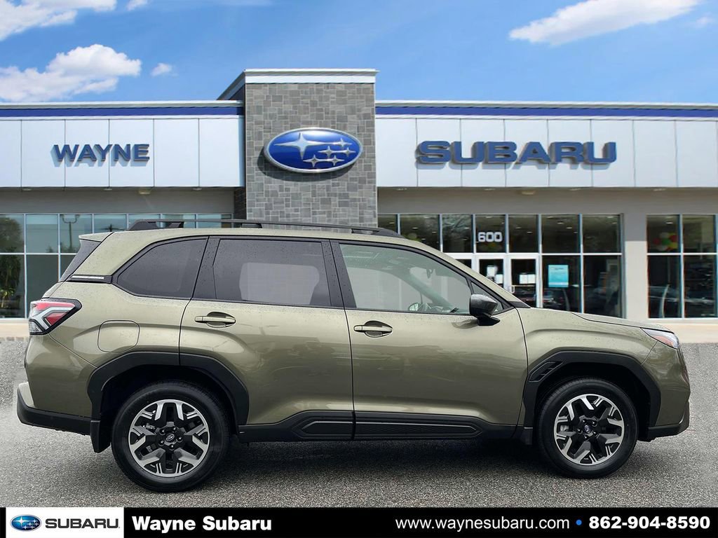 Used 2025 Subaru Forester Premium image 5