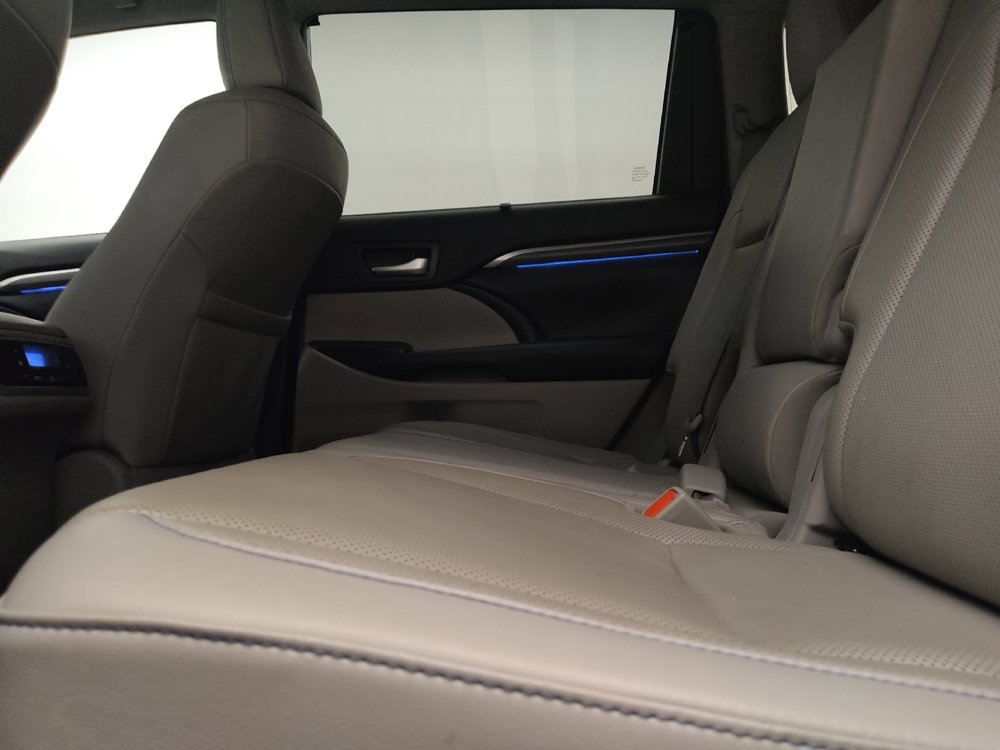 Used 2019 Toyota Highlander Limited FWD image 18