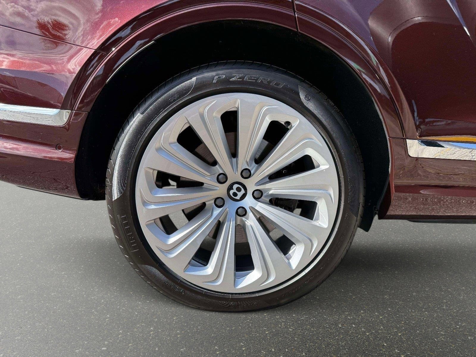 Used 2022 Bentley Bentayga image 19