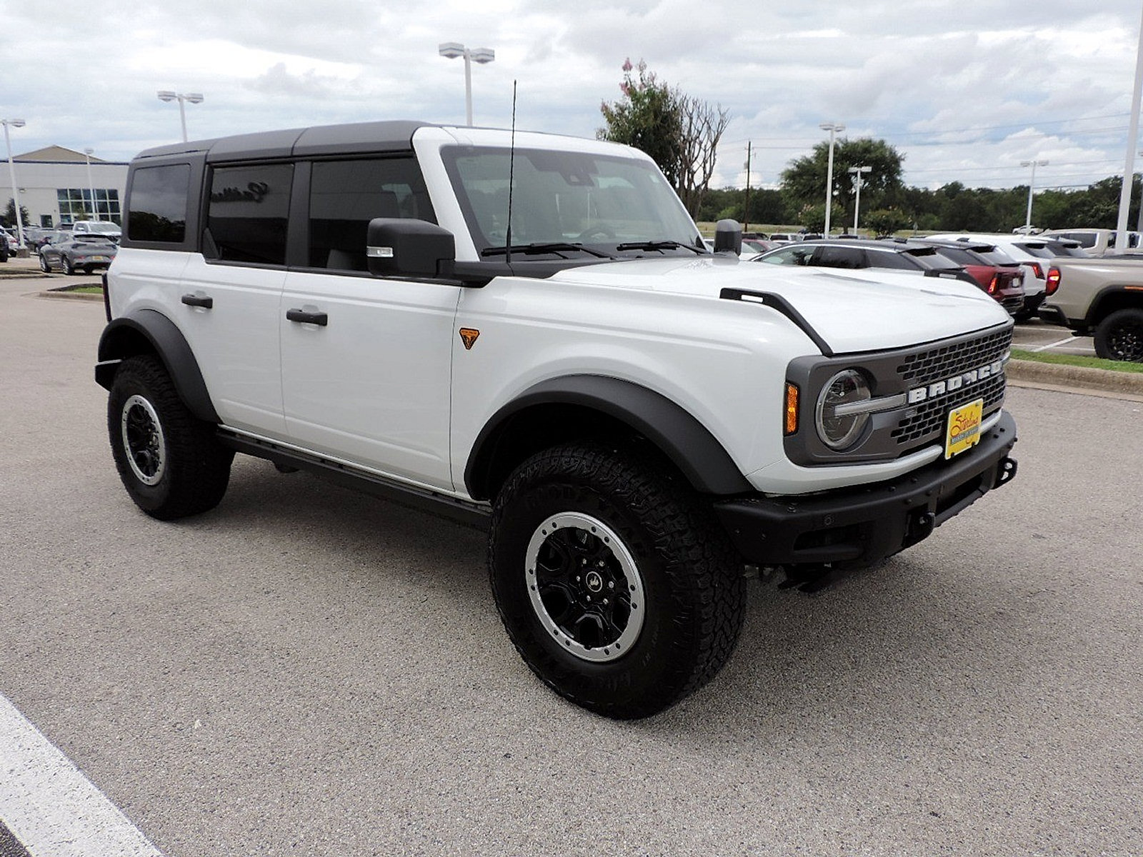 Used 2025 Ford Bronco Badlands AWD/4WD image 3