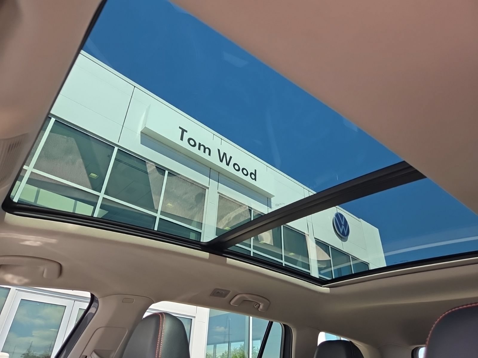 Certified 2024 Volkswagen Atlas Peak Edition SEL AWD/4WD image 17