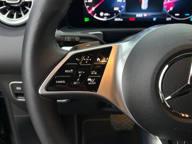 Used 2025 Mercedes-Benz GLB 250 4MATIC image 6