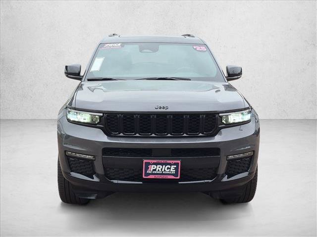 Used 2025 Jeep Grand Cherokee L Limited w/ Black Appearance Package AWD/4WD image 2